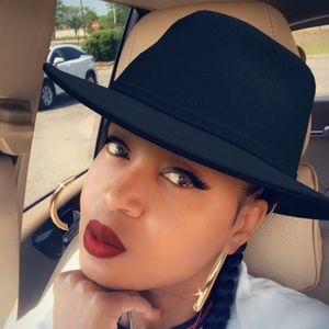 Meet your Posher, Deborah